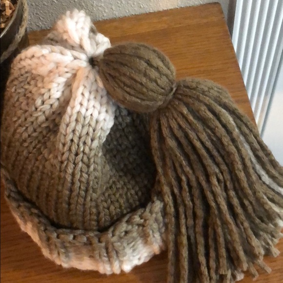 Bulky Ski Hat With Long Tail - Picture 2 of 4